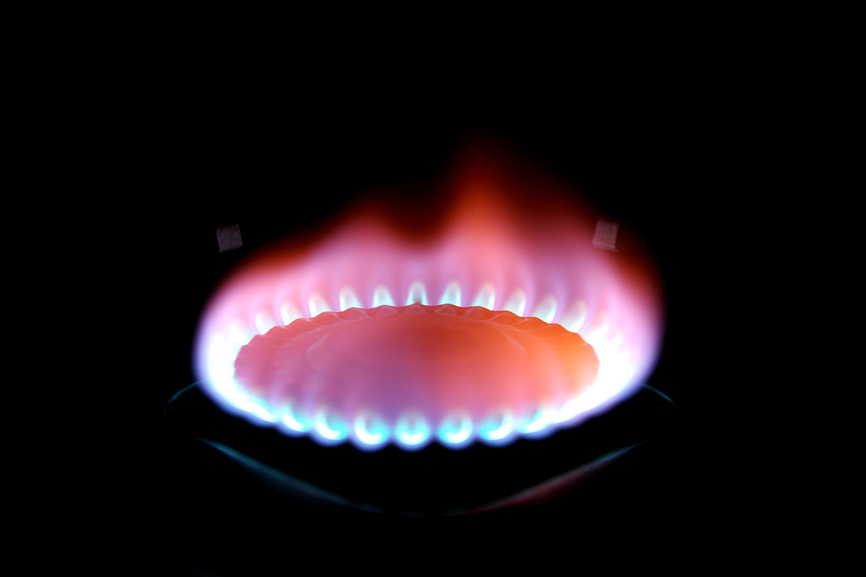Почему плохо горит газовая конфорка. Газовая плита огонь. газ горит красным пламенем. газ пламя. газ горит желтым цветом.